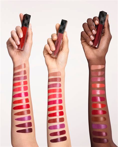 ღ ┇ Lily makes the case for new Burberry Kisses Lip Lacquer in 